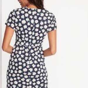 Daisy body con dress from Old Navy. Size medium.